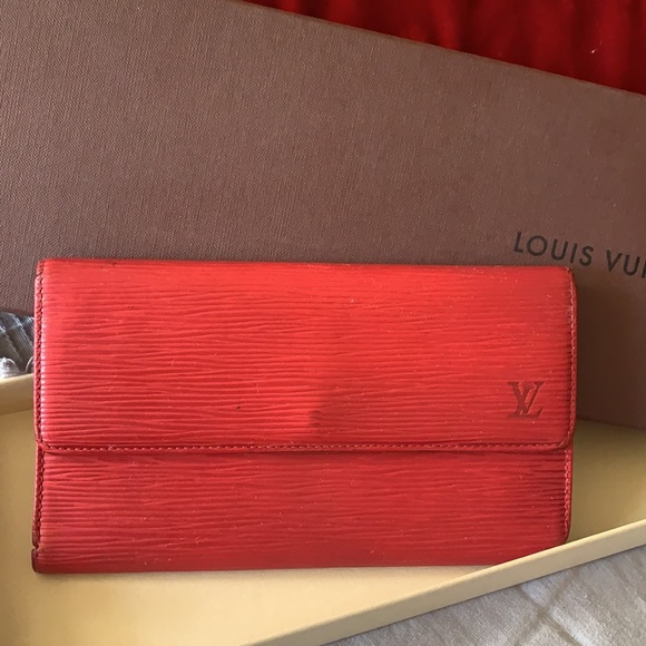 Authentic Louis Vuitton red epi wallet - Picture 2 of 16